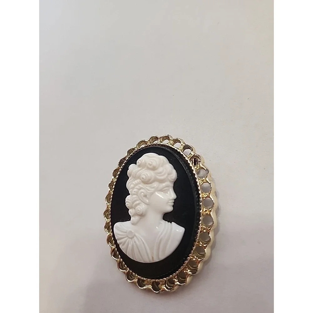 vintage‎ Black And White brooch pin pendant